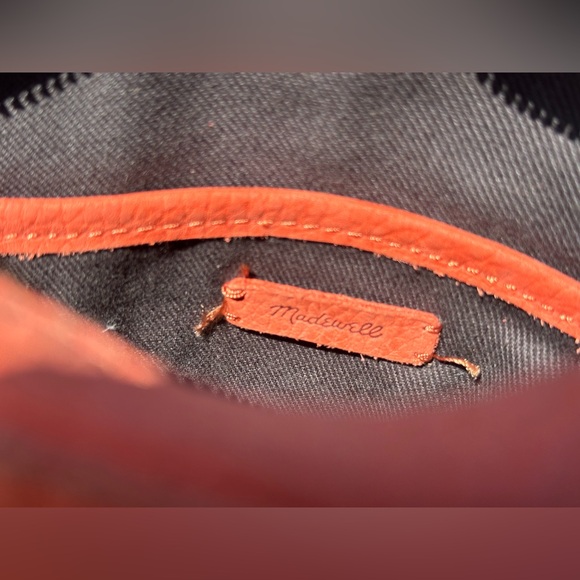 Madewell — Juno Circle Suede Crossbody Bag - Picture 5 of 6